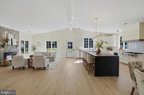 300 Lewis St Nw, VIENNA, VA, 22180-4207 | Card Image