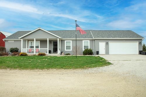 2048 180th St, Waverly, IA, 50677-9481 | Card Image