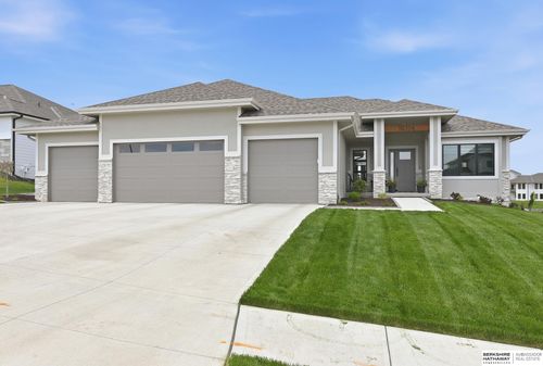 10114 Laramie St, Papillion, NE, 68046-7039 | Card Image
