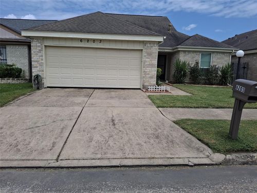 6203 Gladewell Dr, Houston, TX, 77072-1503 | Card Image