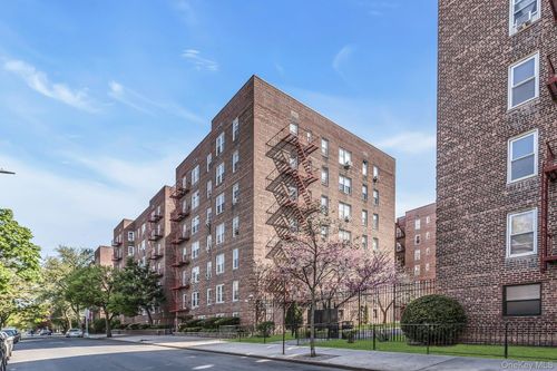 6c-3325 90th St, Jackson Heights, NY, 11372-1612 | Card Image