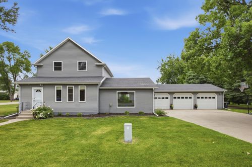 325 2nd St S, Casselton, ND, 58012-3505 | Card Image