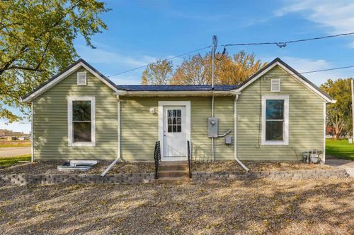 405 Grant St, Manchester, IA, 52057-2007 | Card Image