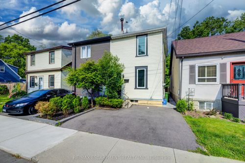 57 1/2 Breadalbane St, Hamilton, ON, L8R3G2 | Card Image