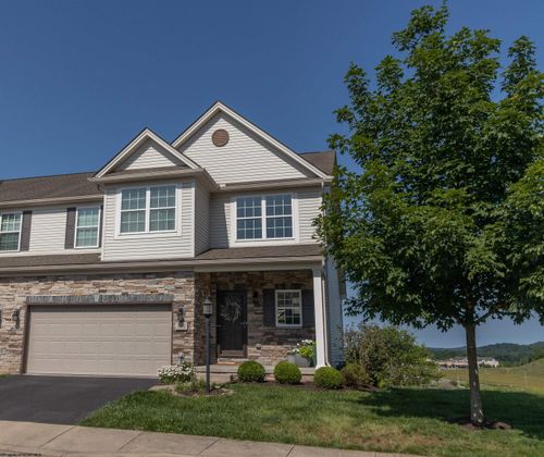 211 Berkshire Cir, Bridgeport, WV, 26330-8518 | Card Image