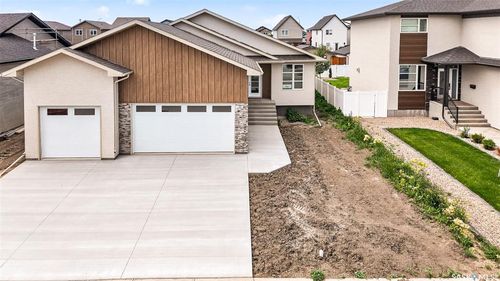 1722 Hayes Lane, House with 4 bedrooms, 3 bathrooms and 6 parking in Moose Jaw SK | Card Image