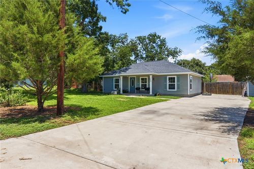 554 W Austin St, Luling, TX, 78648-1719 | Card Image