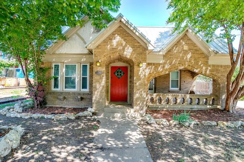 3951 Meadowbrook Dr, Fort Worth, TX, 76103-2634 | Card Image