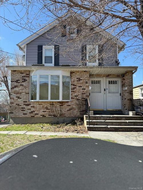 8 Jackson St, Glen Cove, NY, 11542-1799 | Card Image