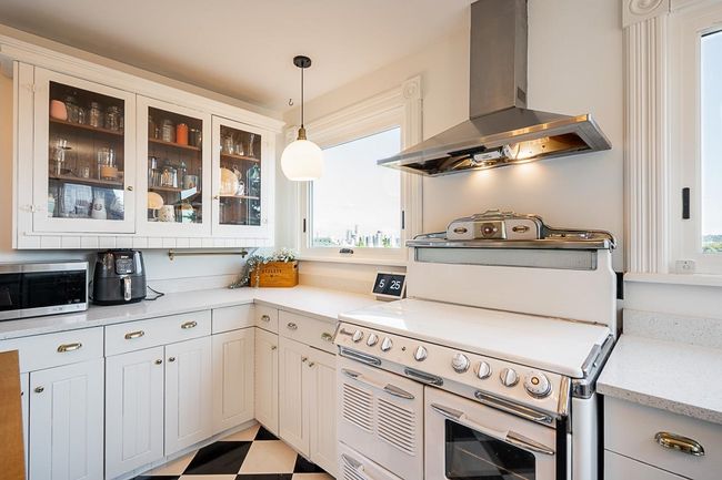 1716 7 Th Ave, House other with 3 bedrooms, 3 bathrooms and null parking in New Westminster BC | Image 10