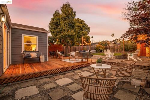 820 Amador St, Richmond, CA, 94805-1106 | Card Image