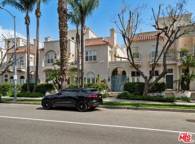 APT-11 - 4414 Moorpark Way, Townhouse with 2 bedrooms, 3 bathrooms and null parking in Toluca Lake CA | Image 36