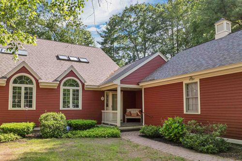 9 Peninsula Dr, Stratham, NH, 03885-2333 | Card Image