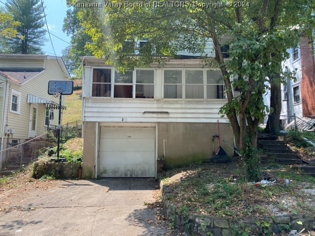 Grove Ave, Charleston, WV 25302