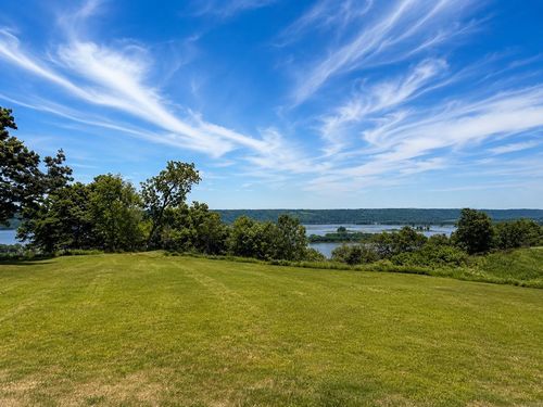 137 Royal Oaks Ct, Guttenberg, IA, 52052-9039 | Card Image