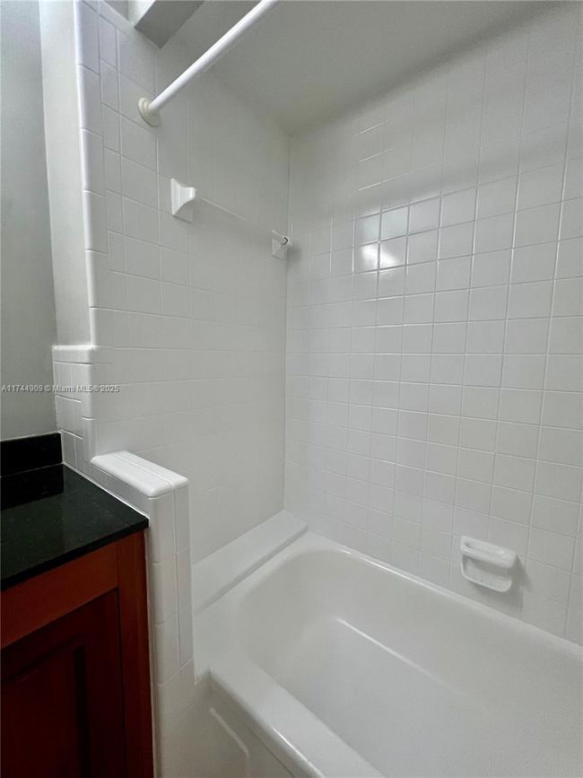 APT-210A - 2426 Se 17 Th St, Condo with 1 bedrooms, 1 bathrooms and null parking in Fort Lauderdale FL | Image 21