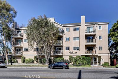 204 - E Anaheim Street, Condo with 2 bedrooms, 1 bathrooms and 2 parking in Long Beach CA | Image 1