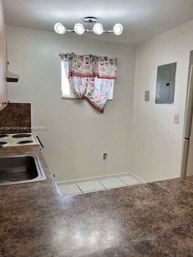 210-B - 11307 Sw 200th St, Condo with 2 bedrooms, 2 bathrooms and null parking in Miami FL | Image 5