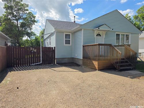 226 9th Ave Ne, Swift Current, SK, S9H2S1 | Card Image
