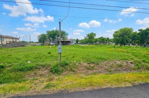 2375 Avenue D, San Leon, TX, 77539 | Card Image