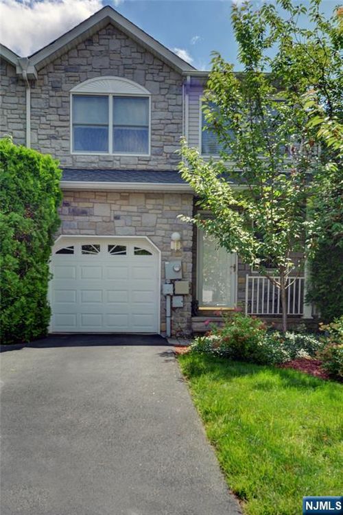 17 Springhill Dr, Morris Plains, NJ, 07950-1172 | Card Image