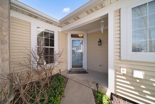 2370 Carillon Dr, Grayslake, IL, 60030-4401 | Card Image