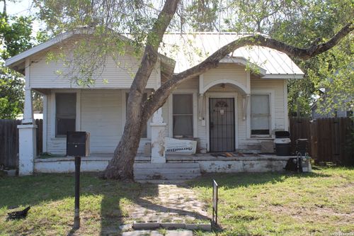 707 Ormand St, Pleasanton, TX, 78064-3037 | Card Image