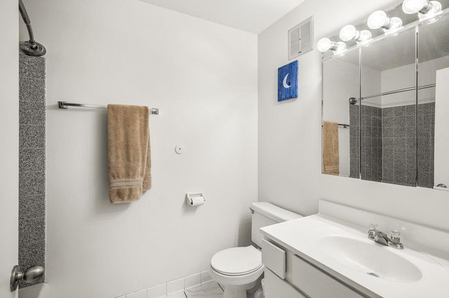 Light and Bright Bathroom | Image 23