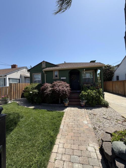 2414 107th Ave, Oakland, CA, 94603-4108 | Card Image