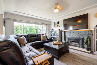 207 Mundy St, House other with 4 bedrooms, 2 bathrooms and 4 parking in Coquitlam BC | Image 2