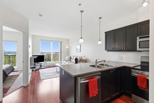 304-555 Franklyn St, Nanaimo, BC, V9R2X9 | Card Image
