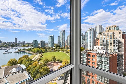 17d-139 Drake Street, Vancouver, BC, V6Z2T8 | Card Image