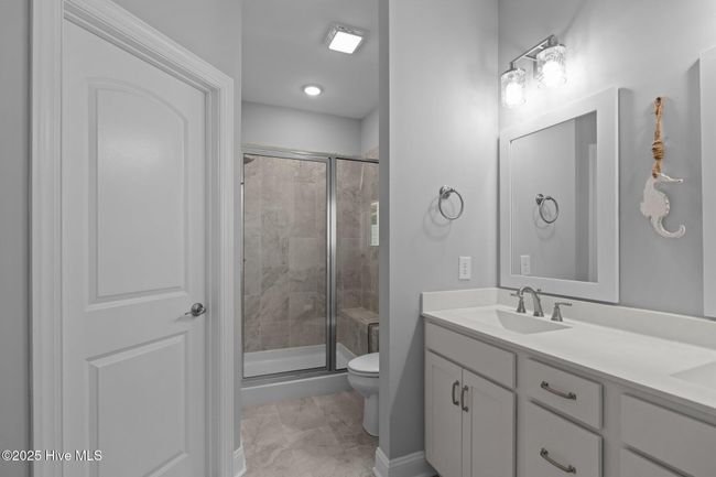 Primary Bathroom | Image 17