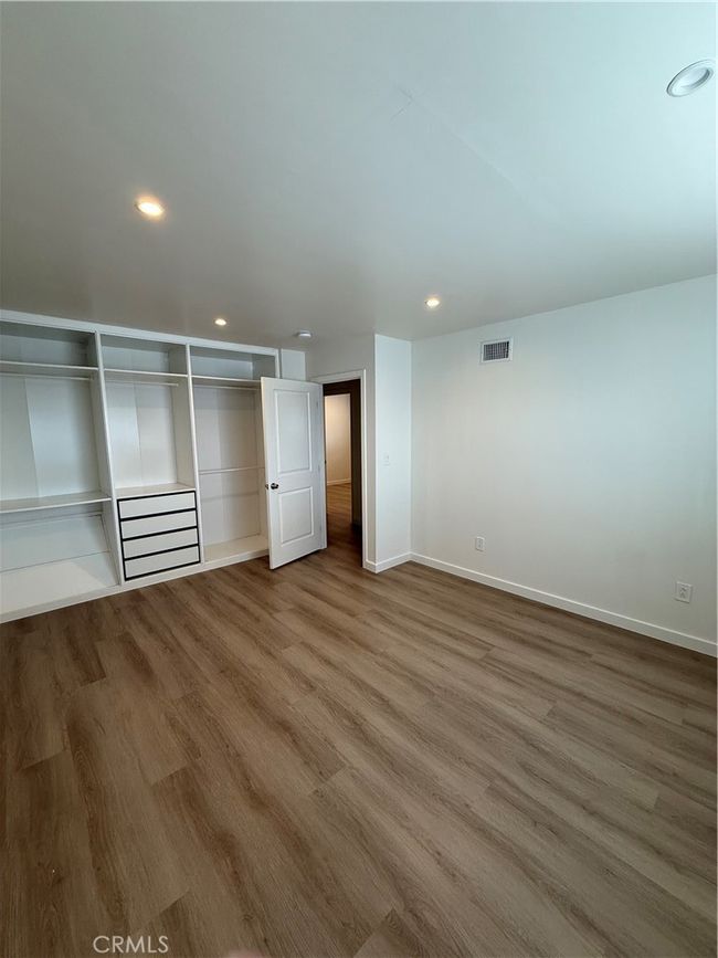 1109 E 1 St St, Condo with 3 bedrooms, 2 bathrooms and 2 parking in Tustin CA | Image 10