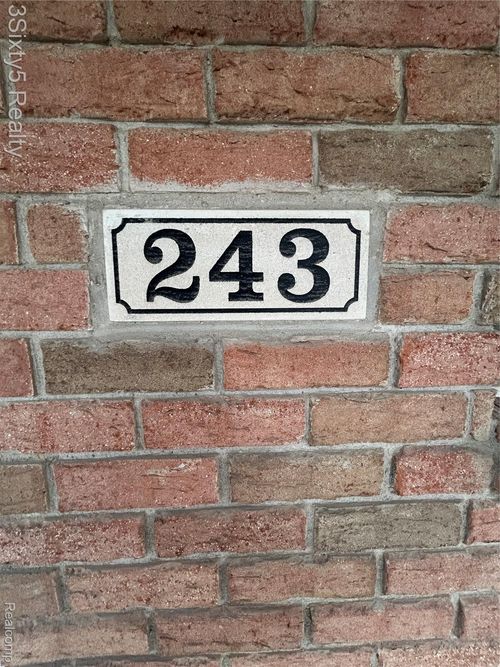 243 Emmons Blvd, Wyandotte, MI, 48192-2524 | Card Image