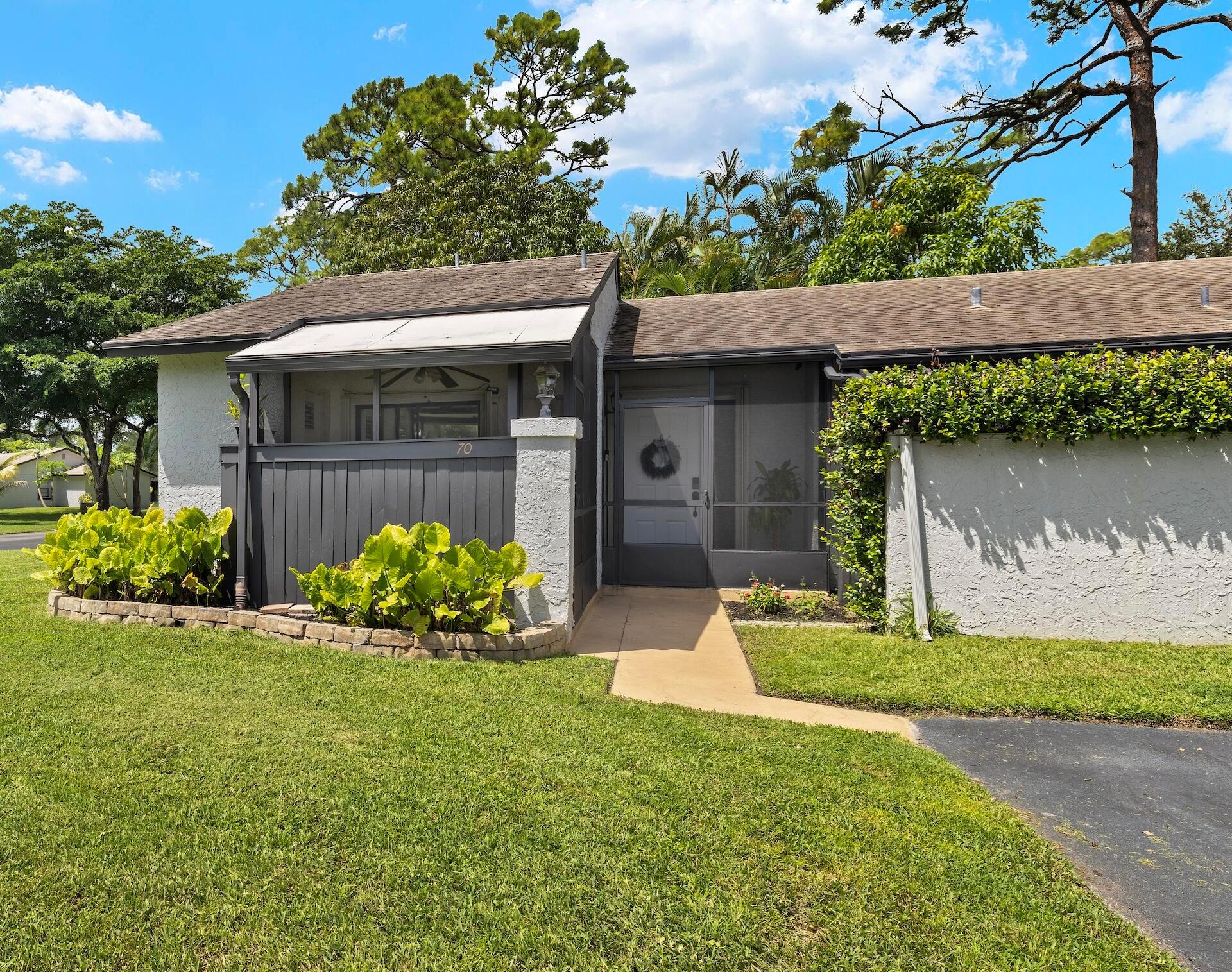 Mahoris Dr, Royal Palm Beach, FL 33411