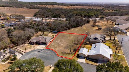 2009 Woodway Ct, Fredericksburg, TX, 78624-2951 | Card Image