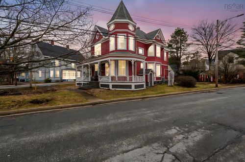 304 Clifton Avenue, Windsor, NS, B0N2T0 | Card Image