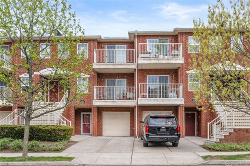 a-3-15 Endeavor Pl, College Point, NY, 11356 | Card Image