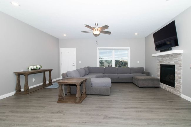 300 Raef Rd, House other with 3 bedrooms, 3 bathrooms and 3 parking in Downs IL | Image 4