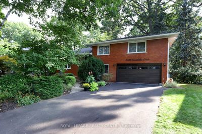 3338 Enniskillen Cir, House other with 4 bedrooms, 3 bathrooms and 8 parking in Mississauga ON | Image 2