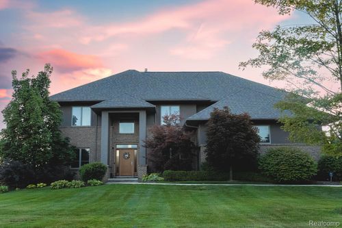 4176 Oak Tree Cir, Oakland Twp, MI, 48306-4661 | Card Image
