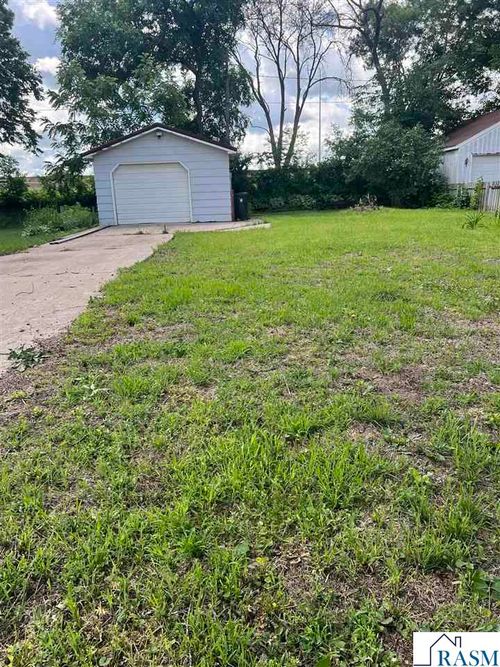 809 South Ave, North Mankato, MN, 56003-3641 | Card Image