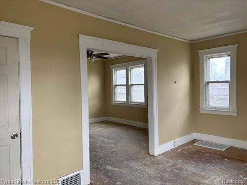 5392 Seebaldt St, Detroit, MI, 48204-4233 | Card Image