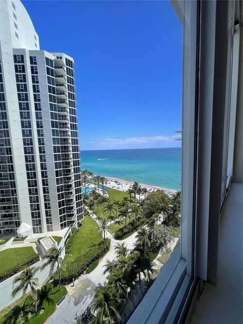 1122-19201 Collins Ave, Sunny Isles Beach, FL, 33160-2202 | Card Image