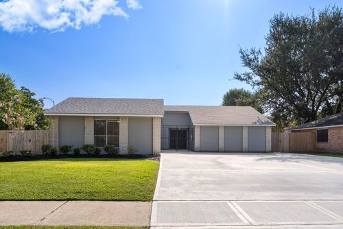 7710 Breda Dr, Baytown, TX, 77521-8561 | Card Image
