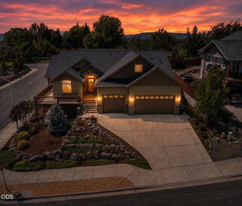 22 Terra Linda Ct, Eagle Point, OR, 97524-8635 | Card Image