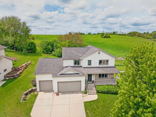 705 Stonefield Way, Mount Horeb, WI, 53572-2379 | Card Image