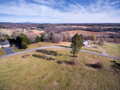 3 Laurelwood Rd, State Road, NC, 28676 | Card Image
