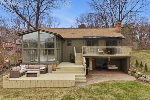 1929 Ridge Rd, White Lake, MI, 48383-1789 | Card Image